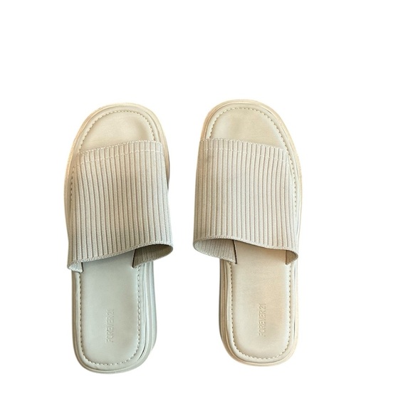 Forever 21 Shoes - 🩷Forever 21 Cream Ribbed Sandals